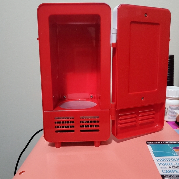 Coca Cola mini 1 can Fridge - Picture 3 of 6
